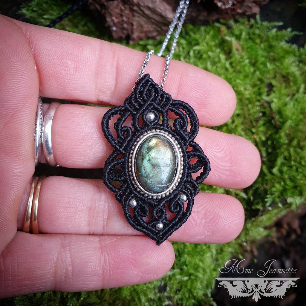 Pendentifs Labradorite et Micro-macramé noir - Bohème, boho chic, hippie, lithothérapie, tribal, wicca, pierre protectrice
