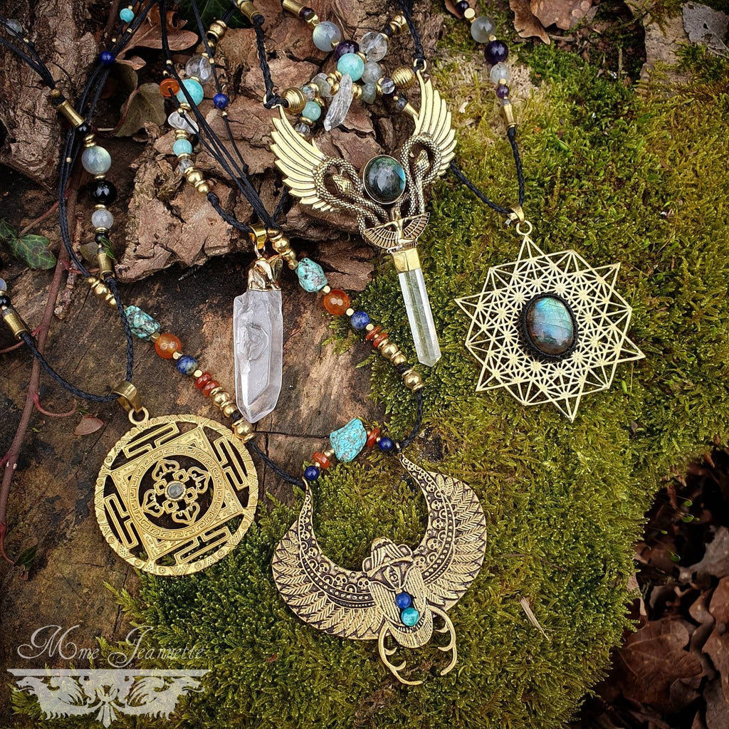 Pendentifs Géometrie Sacrée, Scarabée et Pierres fines - Micro-macramé - Médaillons ethniques, tribal, Bohème
