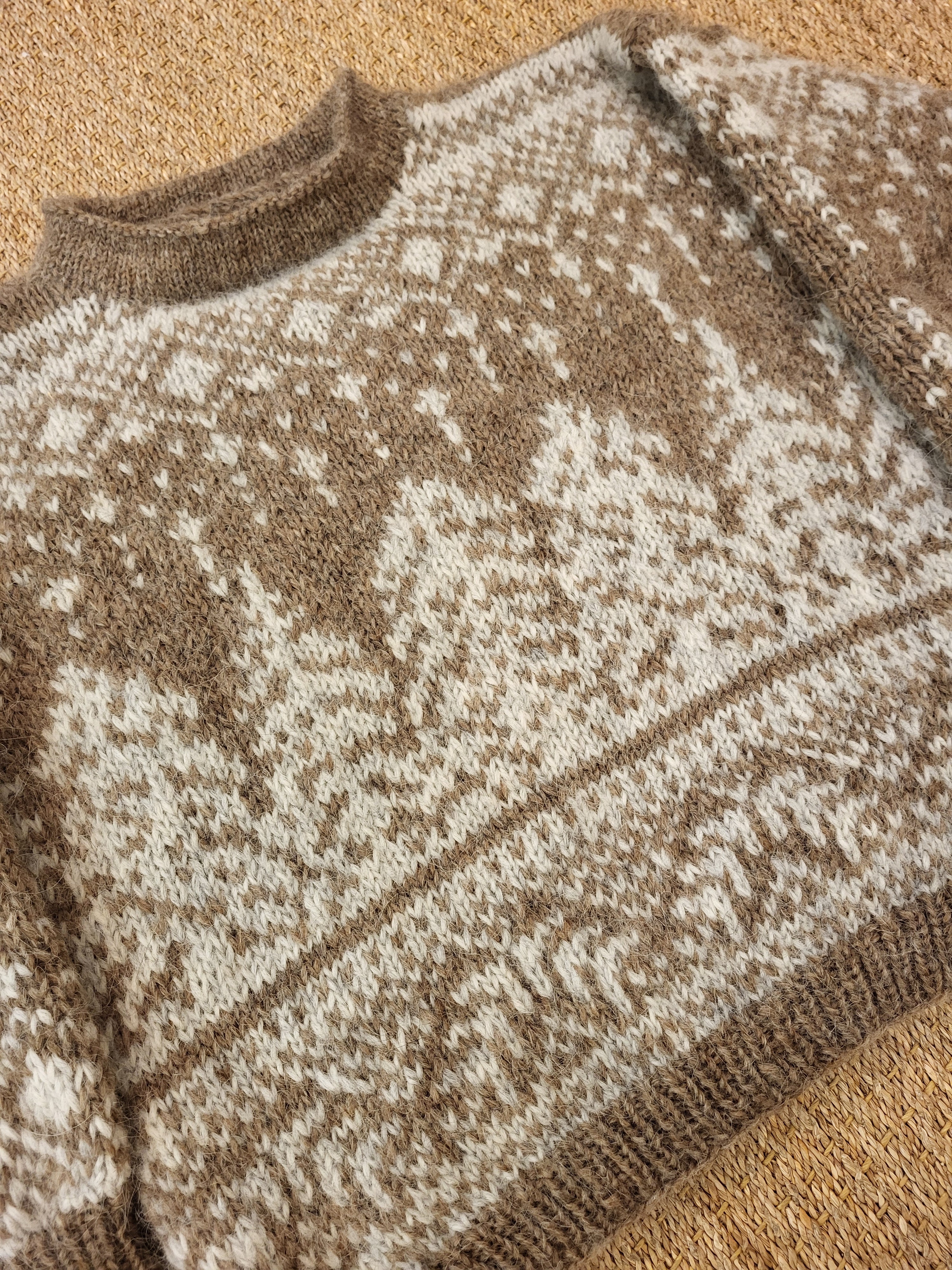 Pull Christmas Tree - 100% Laine Islandaise