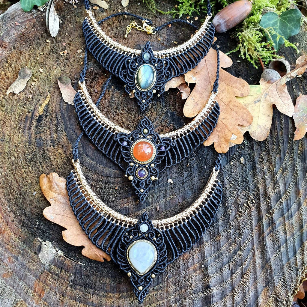 Collier plastron Cornaline & Améthyste - Micro-macramé noir - Bohème, ethnique