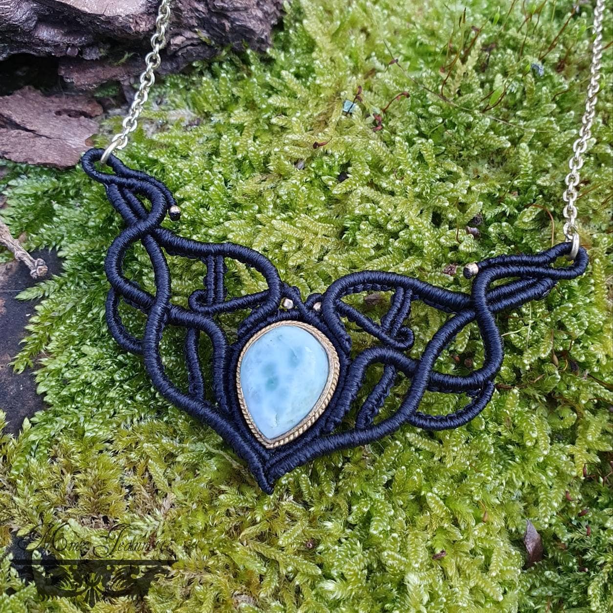 Mini plastron Micro-macramé noir et Larimar - Collier Bohème Made in France