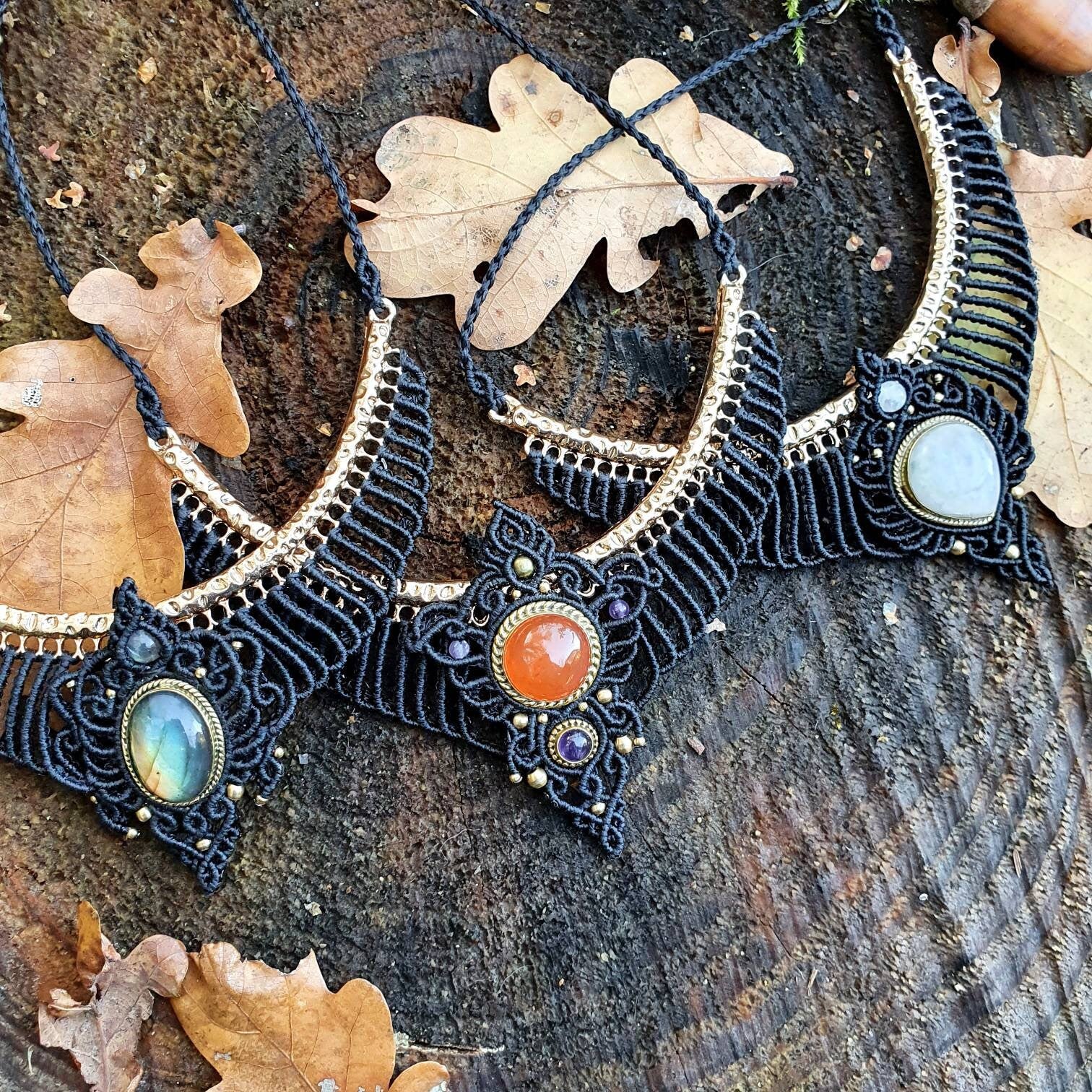 Collier plastron Cornaline & Améthyste - Micro-macramé noir - Bohème, ethnique