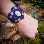 Bracelet Manchette Micro-macramé bleu & Péristérite (Pierre de Lune) - Bohème, boho chic, romantique, idée cadeau, lithothérapie