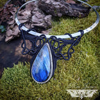 Collier Torque plastron Labradorite bleue et Micro-macramé noir - Collier Bohème, boho chic, féerique, collier elfique