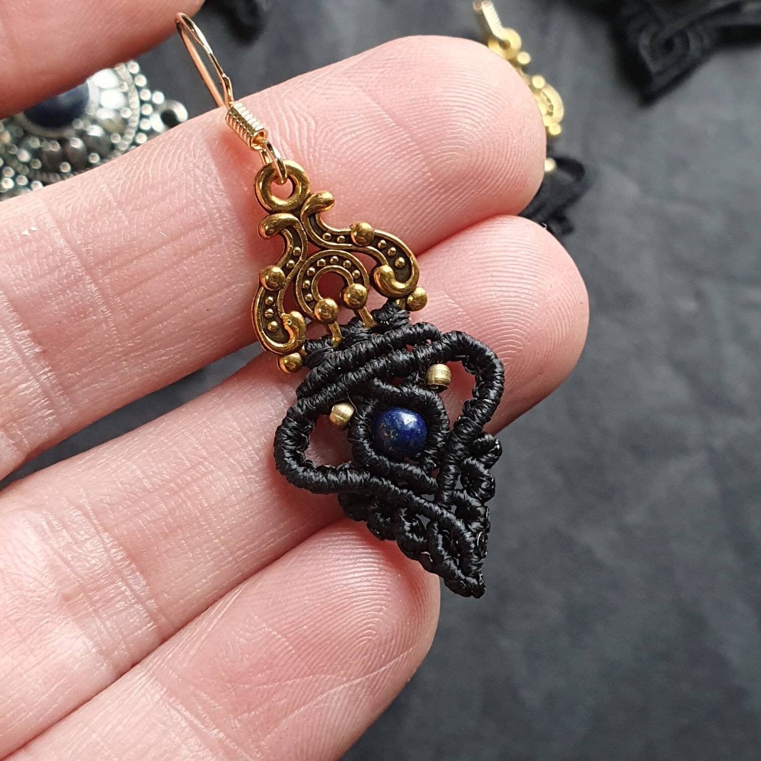 Bijoux Micro-Macramé noir et Lapis-lazuli
