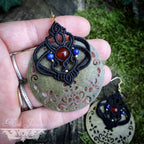 Boucles d'oreilles Créoles Micro-macramé Bohème, tribal avec Cornaline et Lapis-lazuli - Boucles d'oreilles Ethniques, tribales, Égyptiennes