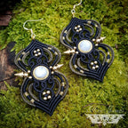 Boucles d'oreilles Micro-macramé noir, kaki et doré avec Péristérite - Boucles d'oreilles Bohèmes avec spikes