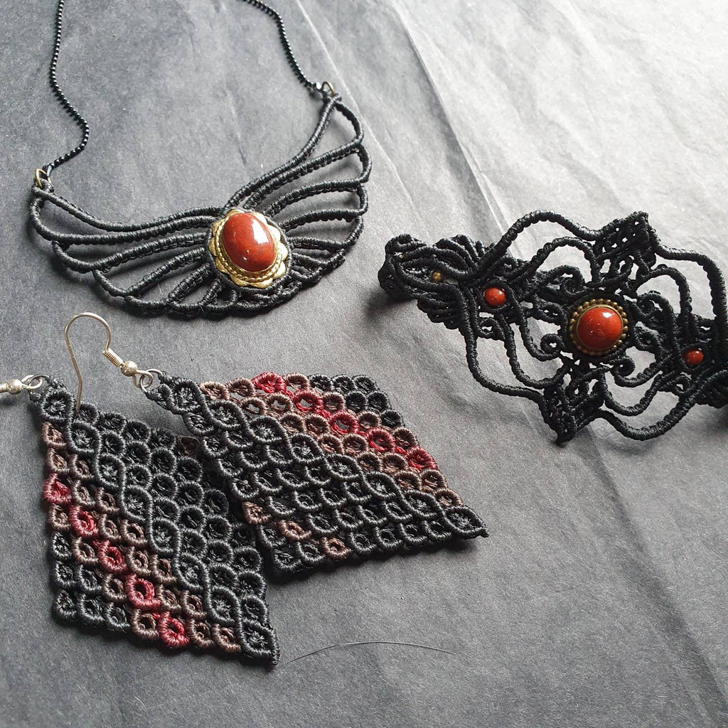 Bijoux Micro-Macramé Noir et Jaspe Rouge