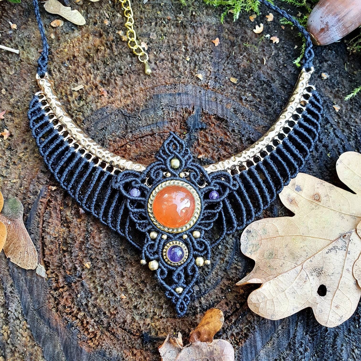 Collier plastron Cornaline & Améthyste - Micro-macramé noir - Bohème, ethnique