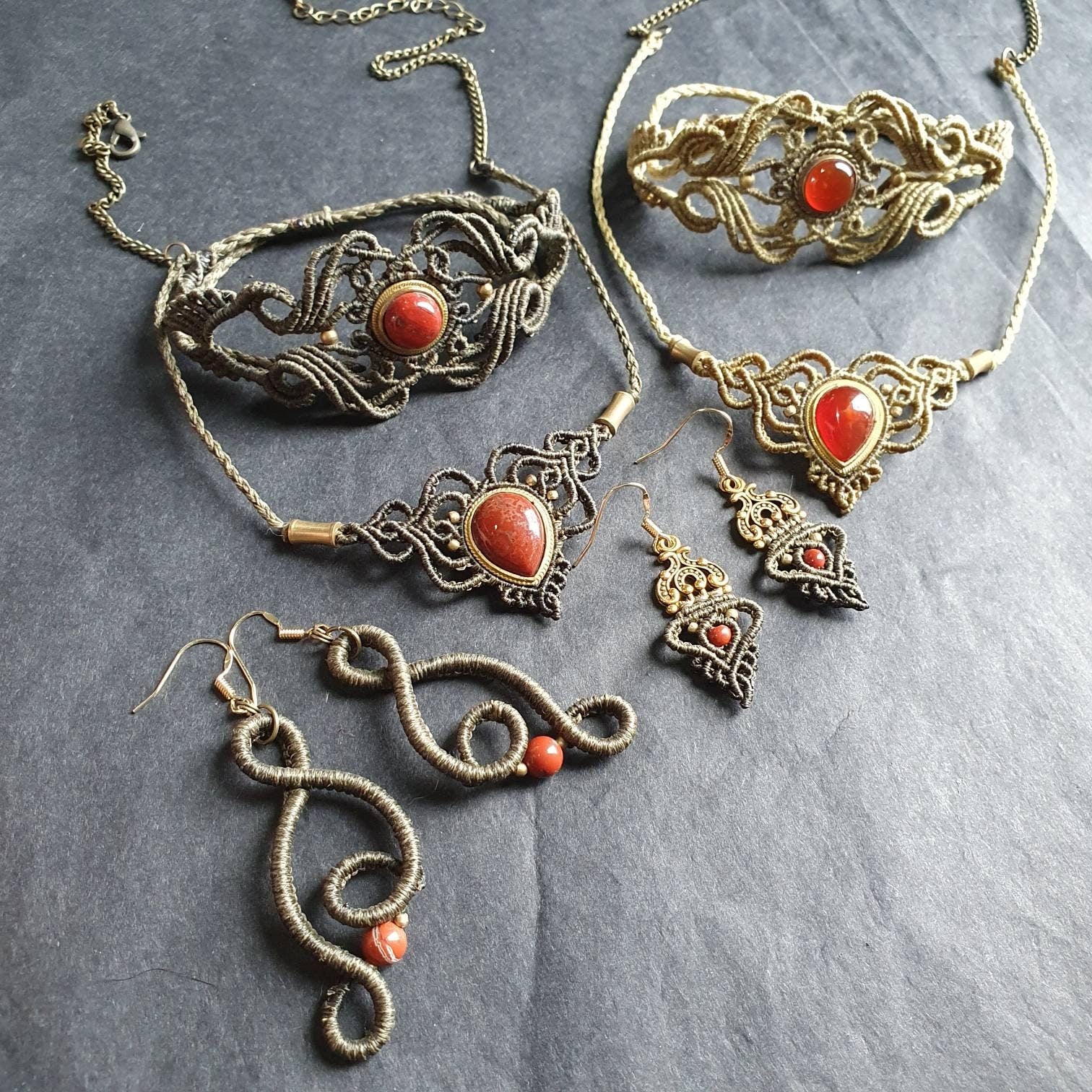 Bijoux Micro-Macramé Kaki et Vert Olive avec Jaspe Rouge et Cornaline