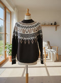 PULL TRICOT A LA MAIN MOTIF ECUREUIL