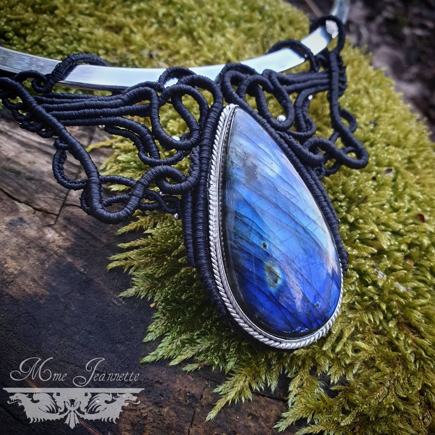 Collier Torque plastron Labradorite bleue et Micro-macramé noir - Collier Bohème, boho chic, féerique, collier elfique
