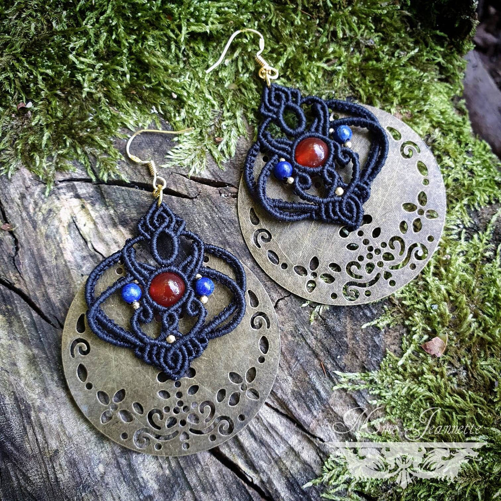 Boucles d'oreilles Créoles Micro-macramé Bohème, tribal avec Cornaline et Lapis-lazuli - Boucles d'oreilles Ethniques, tribales, Égyptiennes