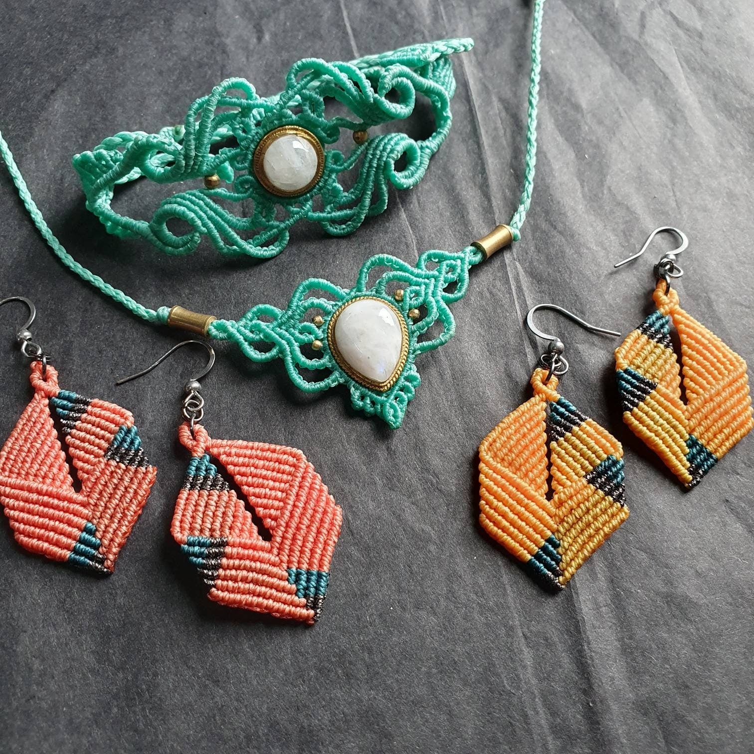 Bijoux Micro-Macramé bleu marine, Pierre de Lune et Agate