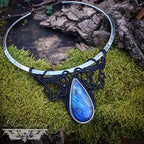 Collier Torque plastron Labradorite bleue et Micro-macramé noir - Collier Bohème, boho chic, féerique, collier elfique