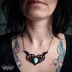 Mini plastron Micro-macramé noir et Larimar - Collier Bohème Made in France