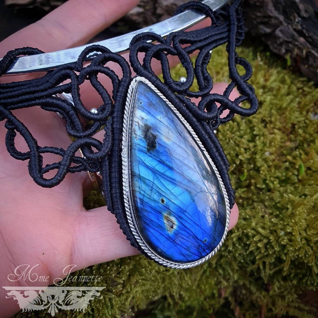 Collier Torque plastron Labradorite bleue et Micro-macramé noir - Collier Bohème, boho chic, féerique, collier elfique