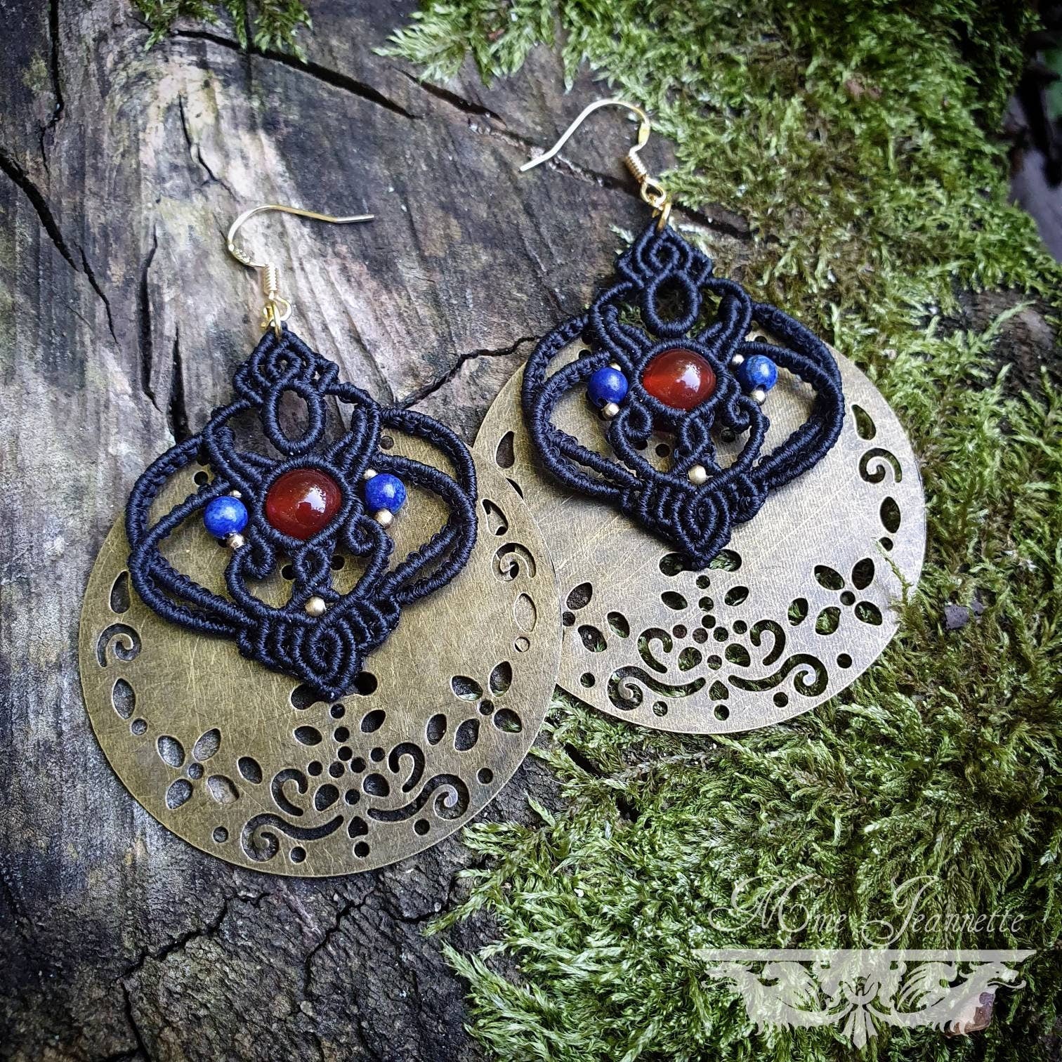 Boucles d'oreilles Créoles Micro-macramé Bohème, tribal avec Cornaline et Lapis-lazuli - Boucles d'oreilles Ethniques, tribales, Égyptiennes