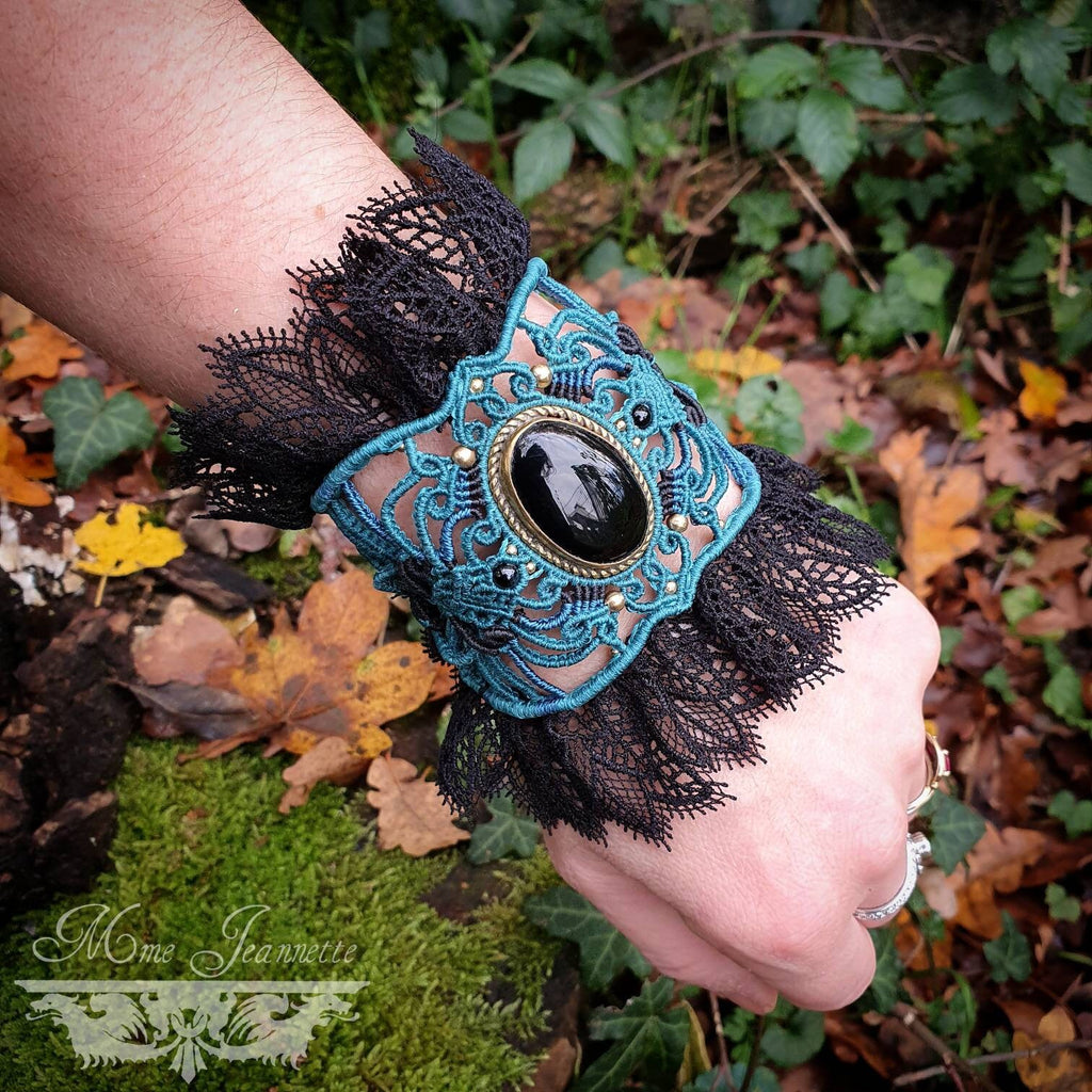 Bracelet Manchette Baroque - Micro-macramé & Labradorite bleue et Onyx Noir - Néo-gothique, steampunk, emo, romantique, baroque